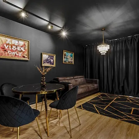 Lam Black - Ac - Balcony