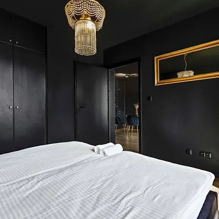 Lam Black - Ac - Balcony Apartmán