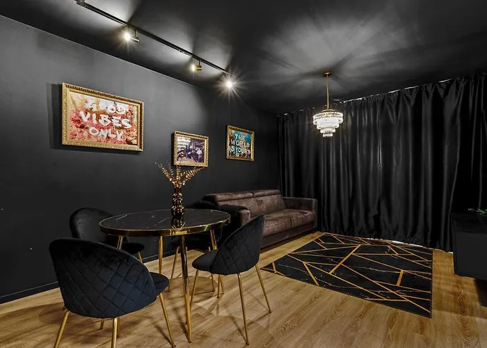 Lam Black - Ac - Balcony